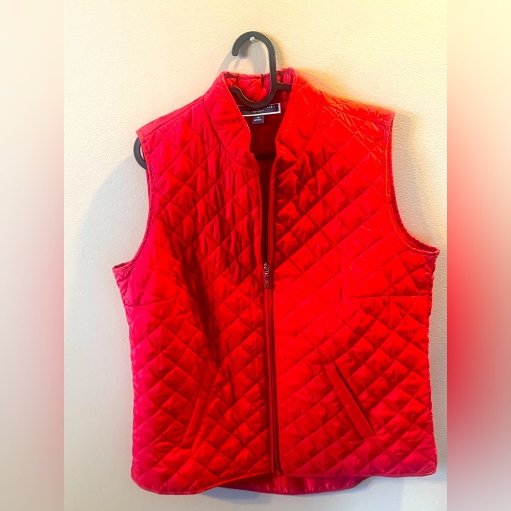 Karen Scott, sport, size medium, vibrant, red vest.